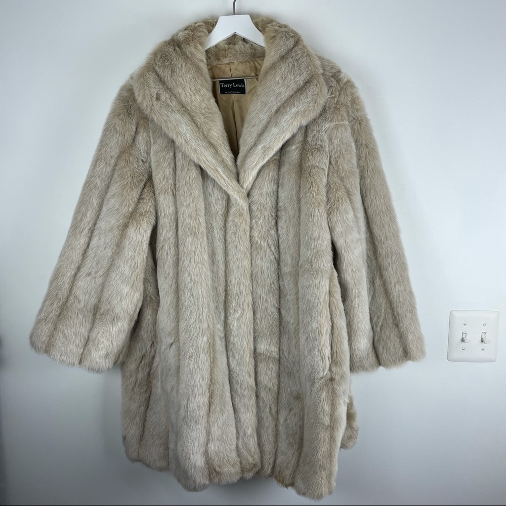 LUXURY Terry Lewis Classic Luxuries IVORY Faux Fur
